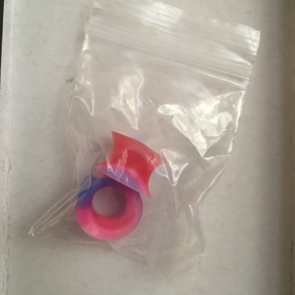New 00G Silicone multicolor gauge Plugs (7) pairs. - Picture 6 of 8